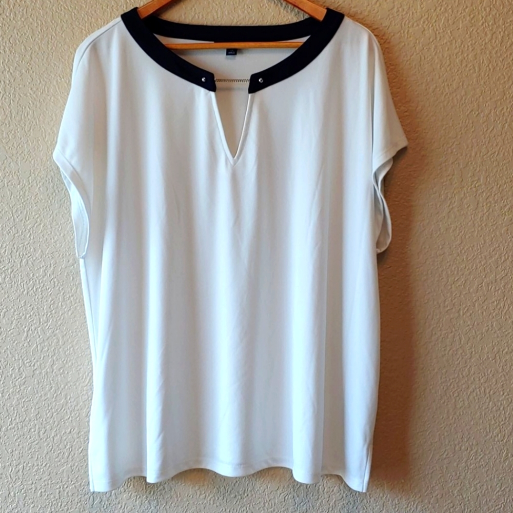 Tommy Hilgifer white and navy blue blouse 2X
